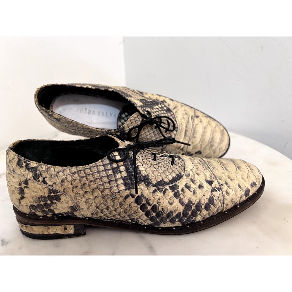 RARE Freda Salvador "WISH" Classic Lace-up Oxford in Snake-embossed Leather Sz 7